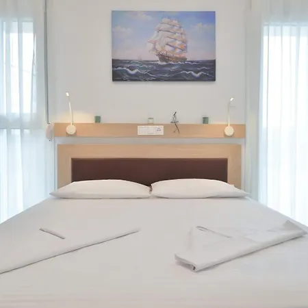 Evas Lejlighed Néoi Póroi