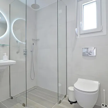 Evas Lejlighed Néoi Póroi